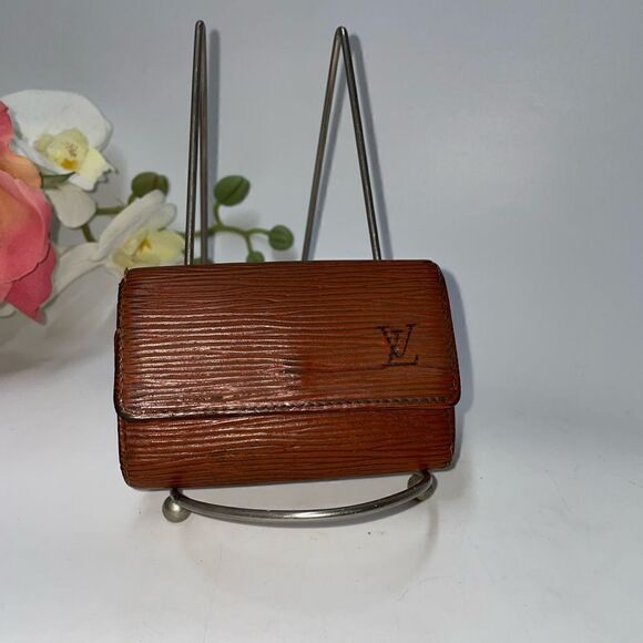 Authentic Louis Vuitton Epi Leather 6 Key Wallet - Picture 8 of 12